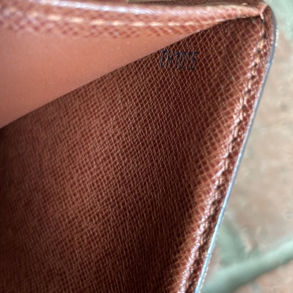 Louis Vuitton Clasp Wallet - Picture 8 of 14